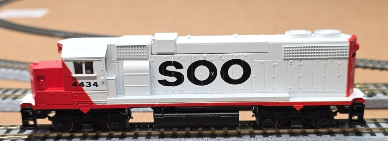 Athearn HO EMD GP38-2 Soo Line 4434 Diesel Locomotive DC Analog 4609