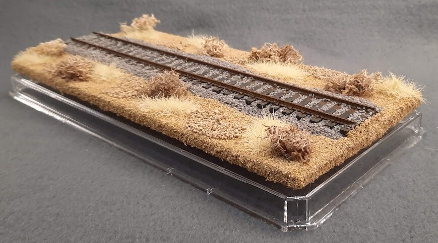 HO SCALE 9″ SINGLE TRACK DISPLAY CASE – “DESERT SCENE”- ANY HO TRAINS
