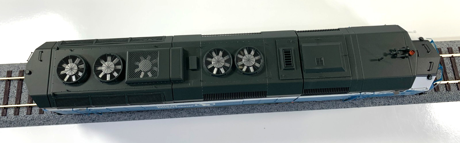 Athearn Genesis ATHG25262 Great Northern Big Sky F45 Diesel #433, HO scale