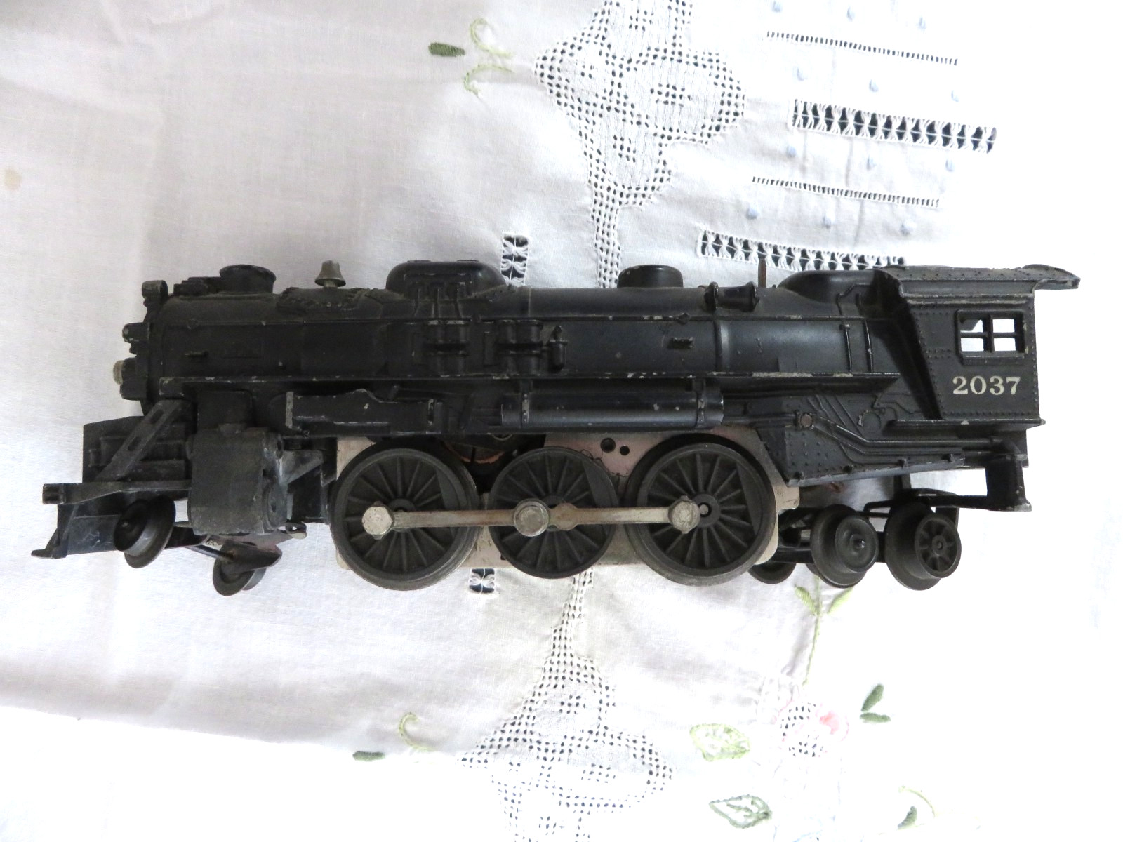 Vintage 1952 Lionel Steam Locomotive No. 2037 Cast iron O-27 gauge Untested