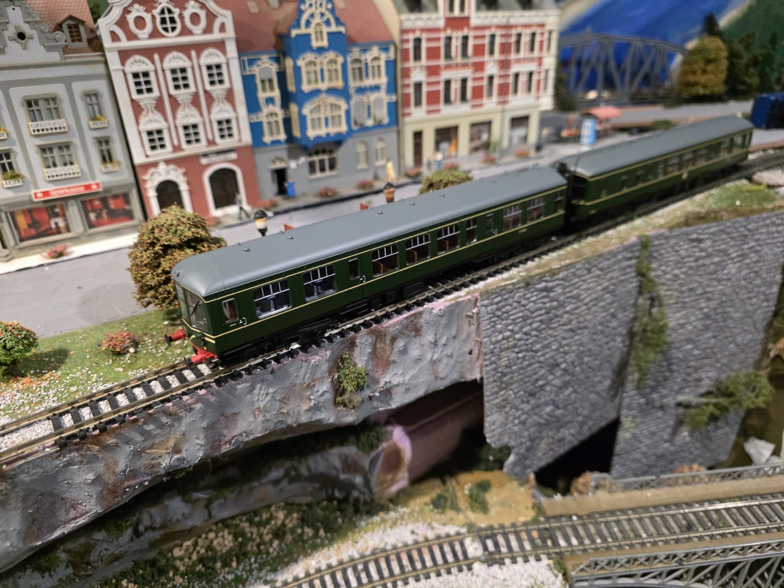 Bachmann Branchline BR Derby Two Car EMU 32-516a OO Scale DCC Ready