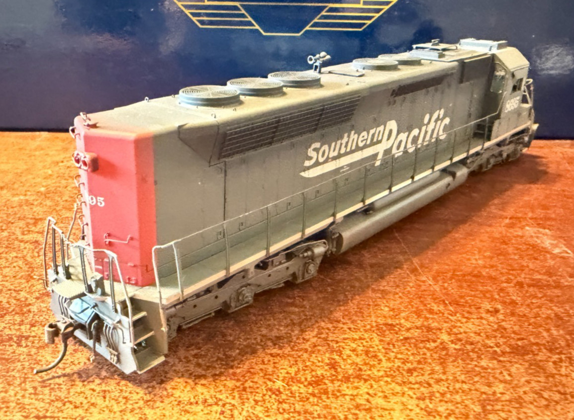 HO Athearn Genesis Southern Pacific SD40M-2 with DCC & Sound – Weathered