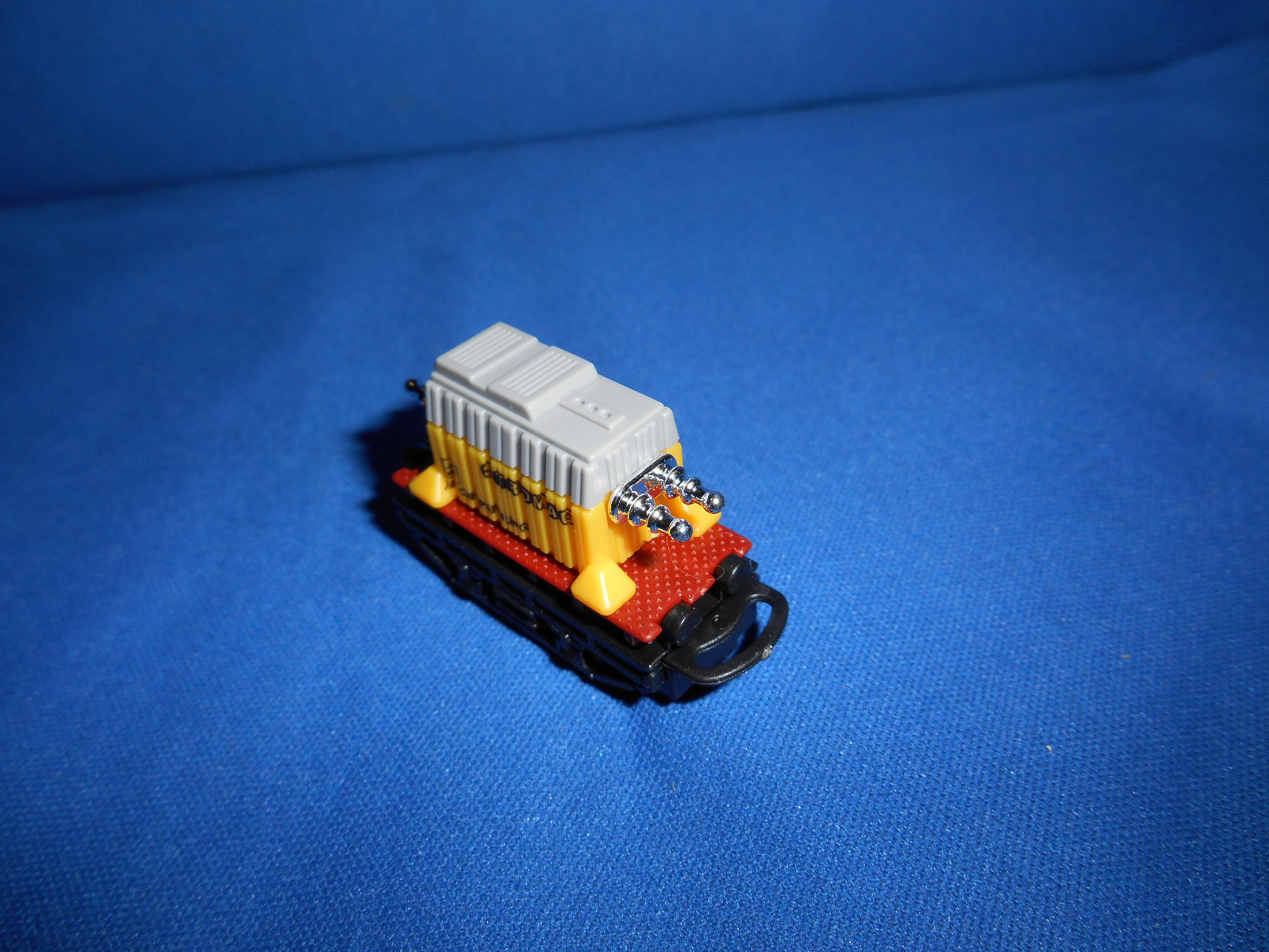 FREIGHT Rail TRAIN w/ TRANSFORMER Wagon CAR Plastic Kinder Surprise Egg N Scale