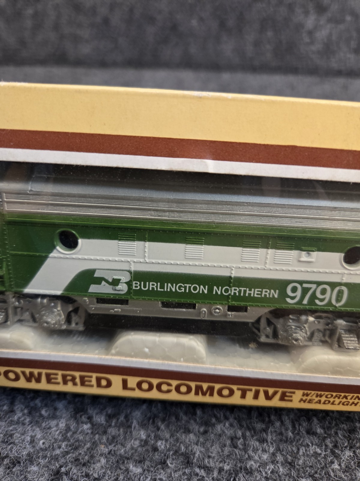 HO Scale Life Like Burlington Northern Powered Diesel Locomotive 8688 F-7