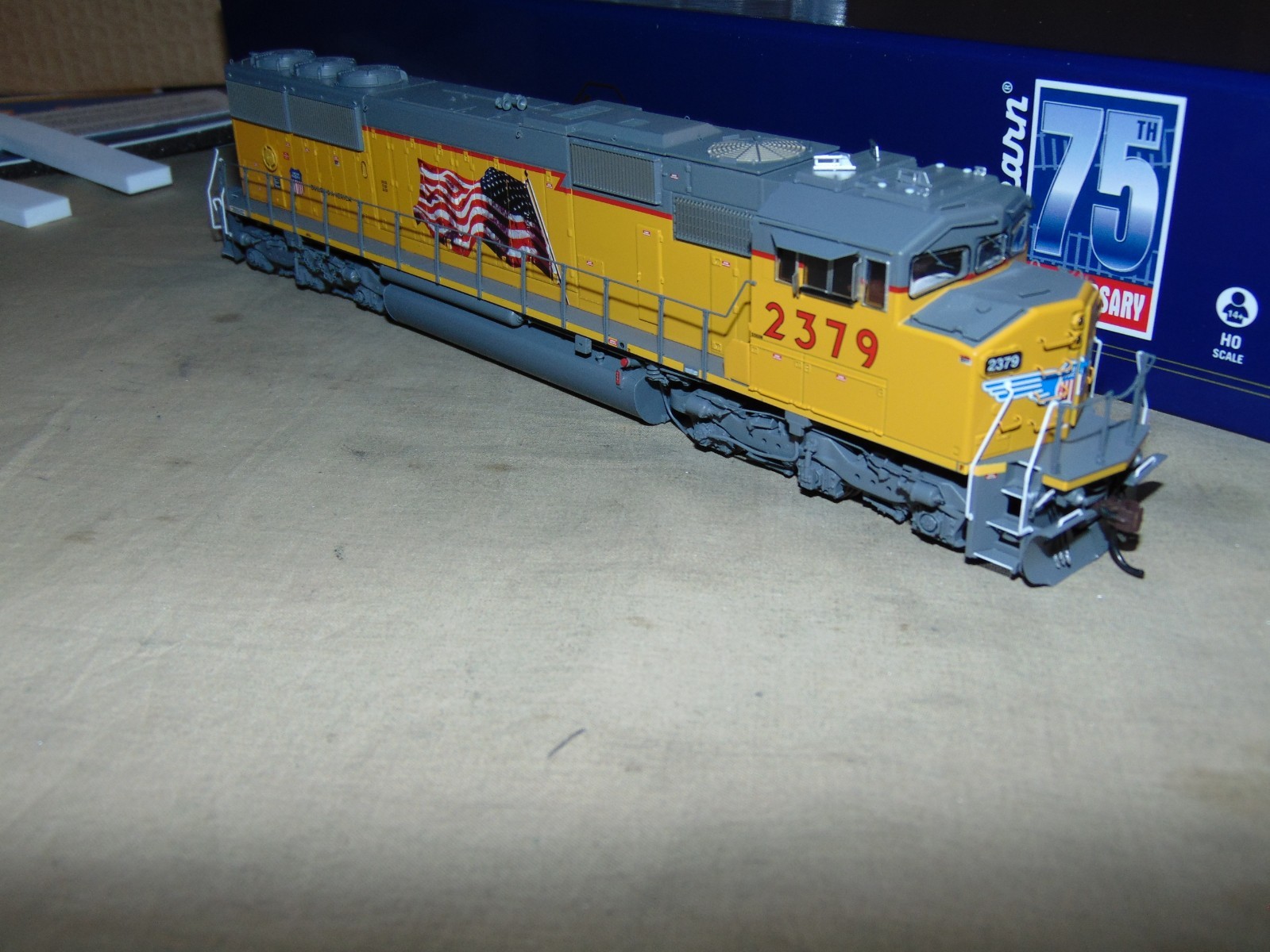 ATHEARN GENESIS HO 75619 UNION PACIFIC SD60M TRI CLOPS + DCC & SOUND -BRAND NEW