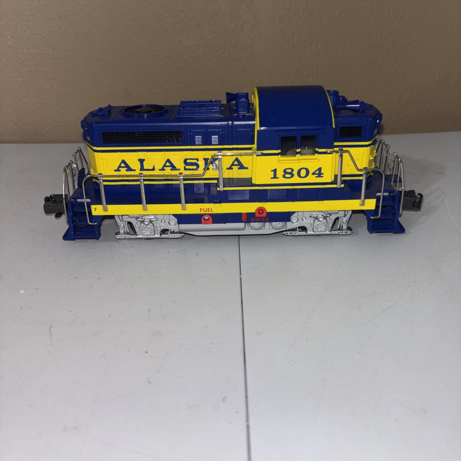 RMT American Railroad Legends RMT-4332 Alaska #1804 GP Diesel Loco tested