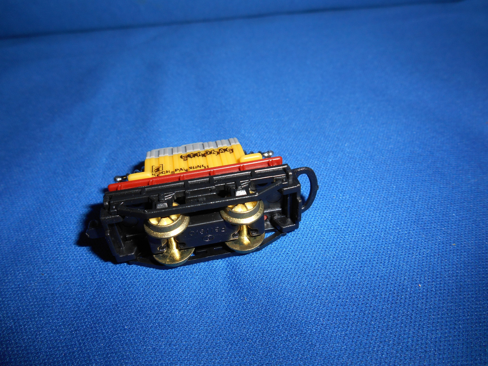 FREIGHT Rail TRAIN w/ TRANSFORMER Wagon CAR Plastic Kinder Surprise Egg N Scale