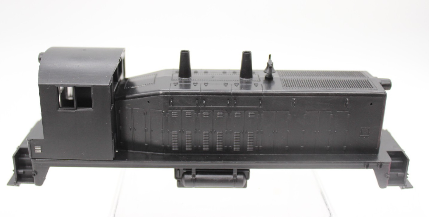Athearn 40510 HO Scale Undecorated SW-7 Diesel Switcher Locomotive Shell Only