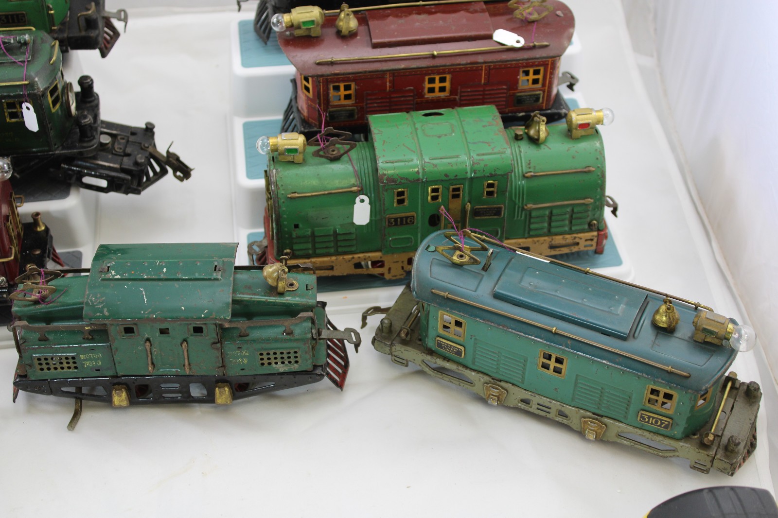 O-Gauge – Pre-War American Flyer Engines and Passenger Cars – Choice