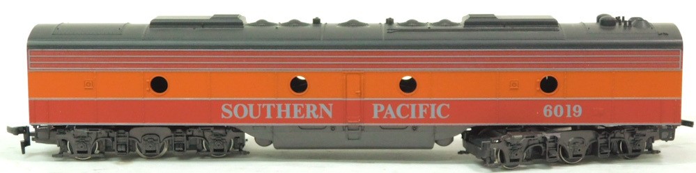 Used Mehano Southern Pacific Diesel Locomotive B-Unit #6019 (Tested)