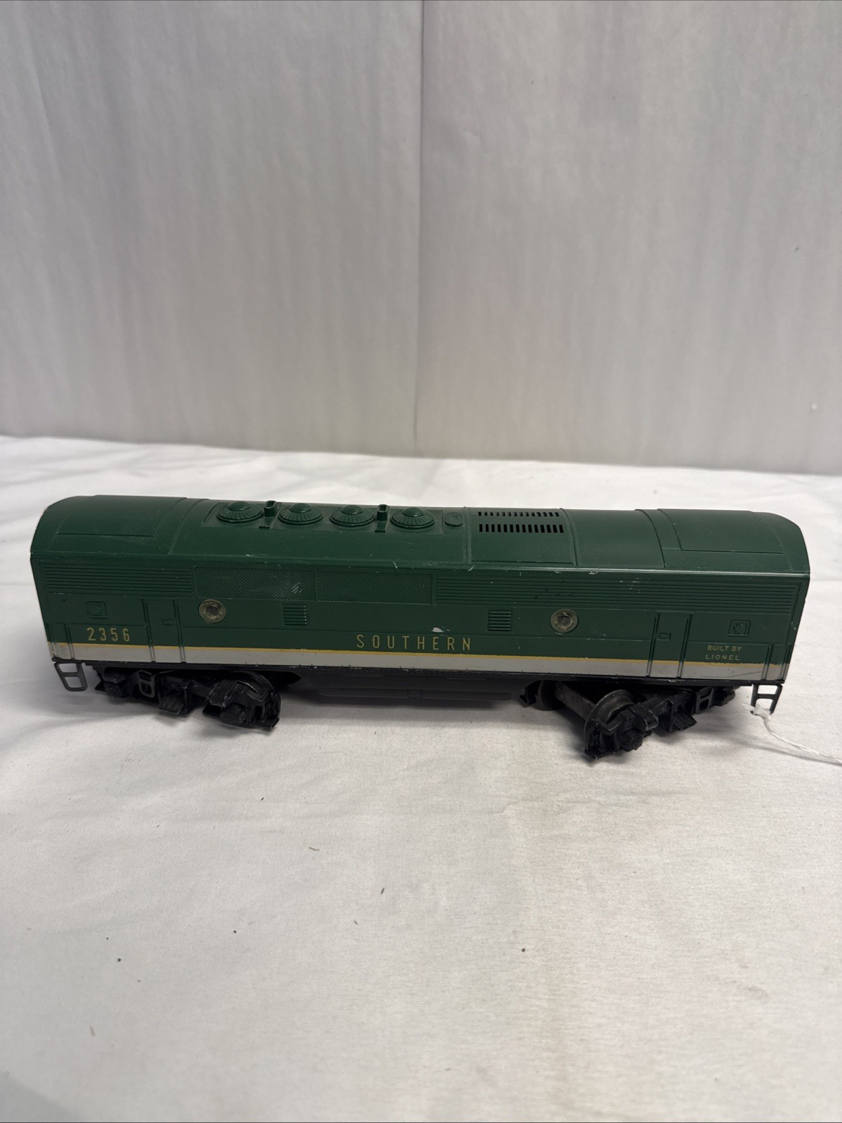 Lionel postwar O Gauge Southern F3 B-Unit #2356A (NB)