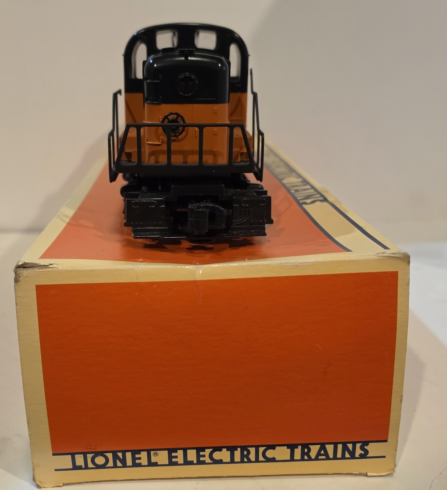 Lionel 6-18833 Milwaukee Road RS-3 Diesel Locomotive 3-rail O Gauge Original Box