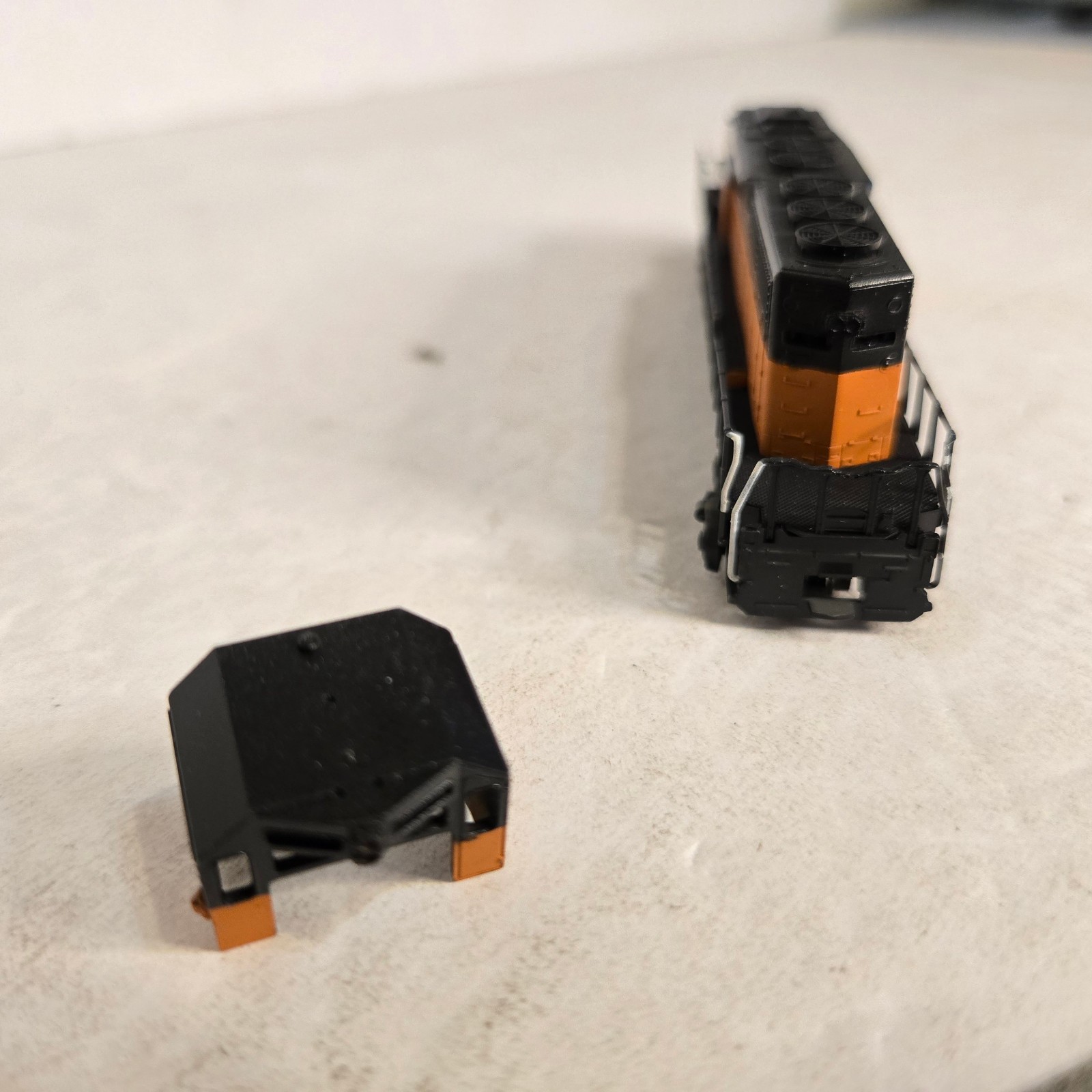 Kato N Scale Milwaukee Road EMD SD-40 ? Loco Parts Junker. Runs.