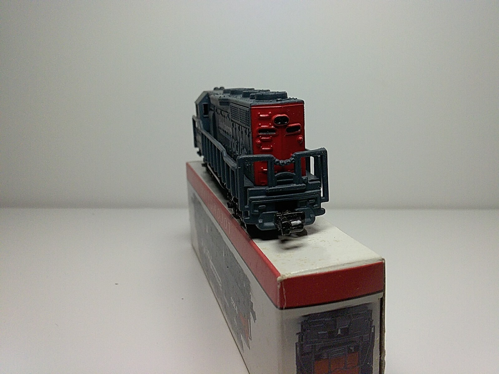 High Speed Metal Products Southern Pacific Diesel Locomotive #9725 Non-powered