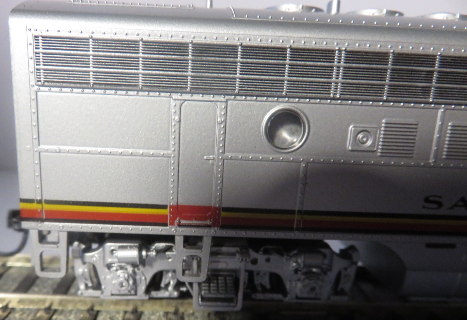 Stewart/Kato HO ATSF Warbonnet F7A DC/DCC, Directional LED Light, Kadee Couplers