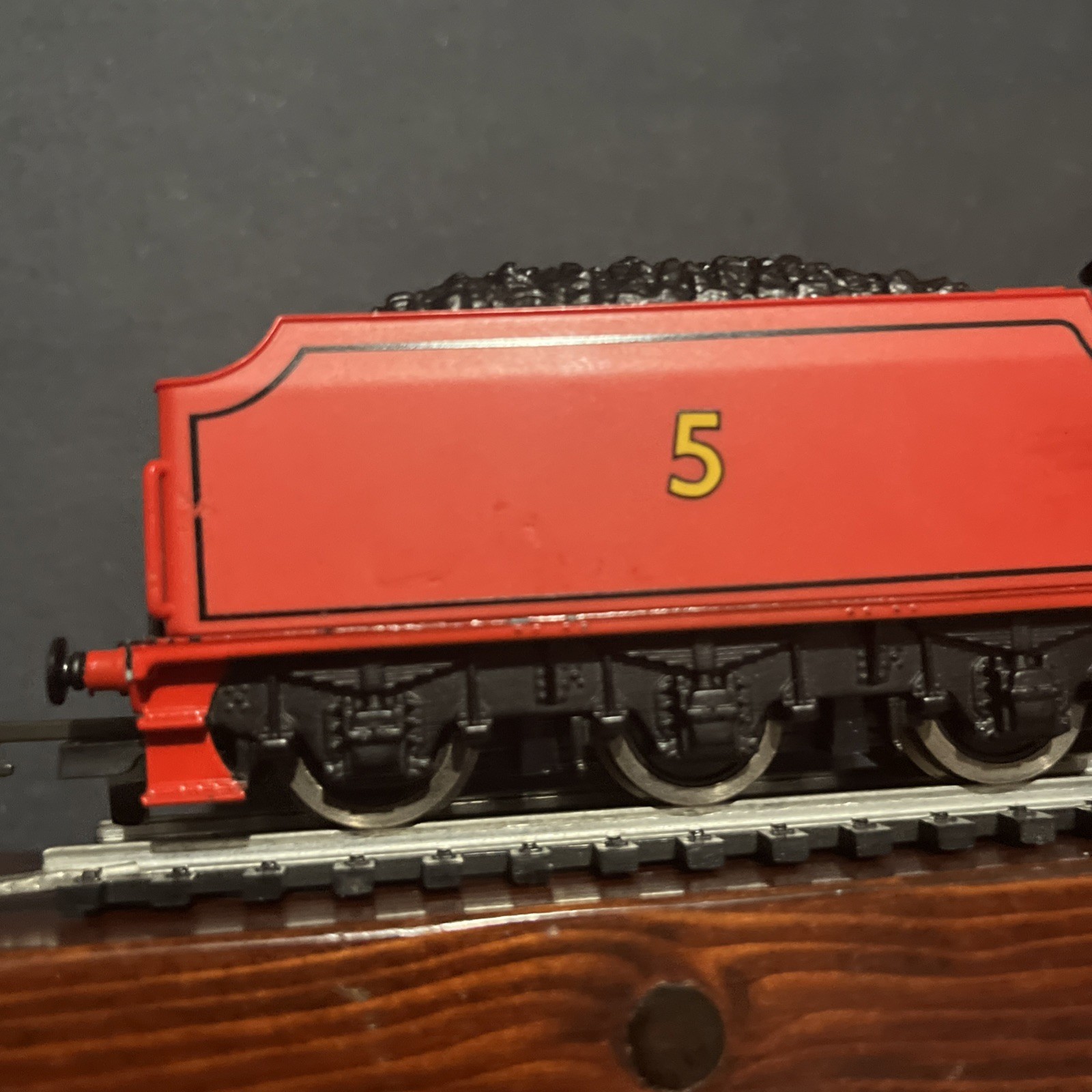 RARE OO Hornby R852 Thomas & Friends James The Red Engine – WORKS (READ)