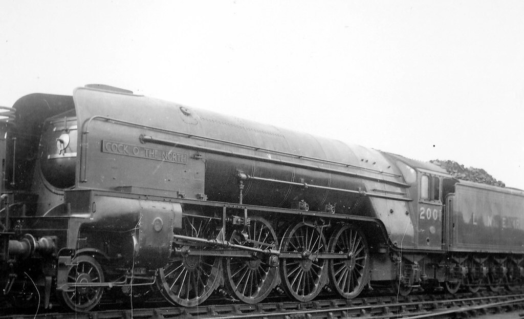 Hornby OO HO British LNER Class P2 “COCK O THE NORTH” 4-8-2 Steam Locomotive MIB