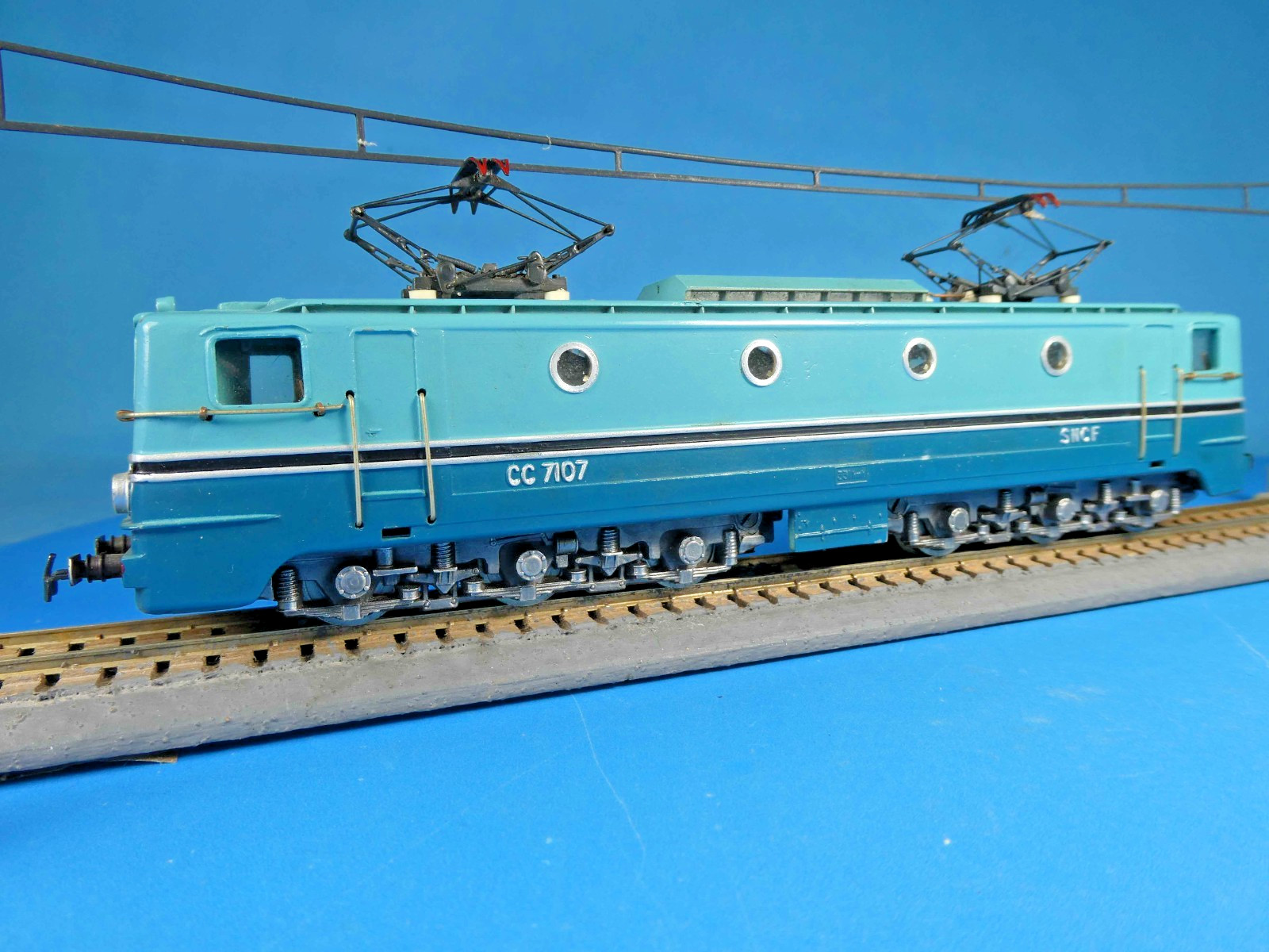 GERARD TAB SNCF CC 7107 ELECTRIC LOCO-1955 CAST METAL-HO 3RAIL DC-RECORD HOLDER