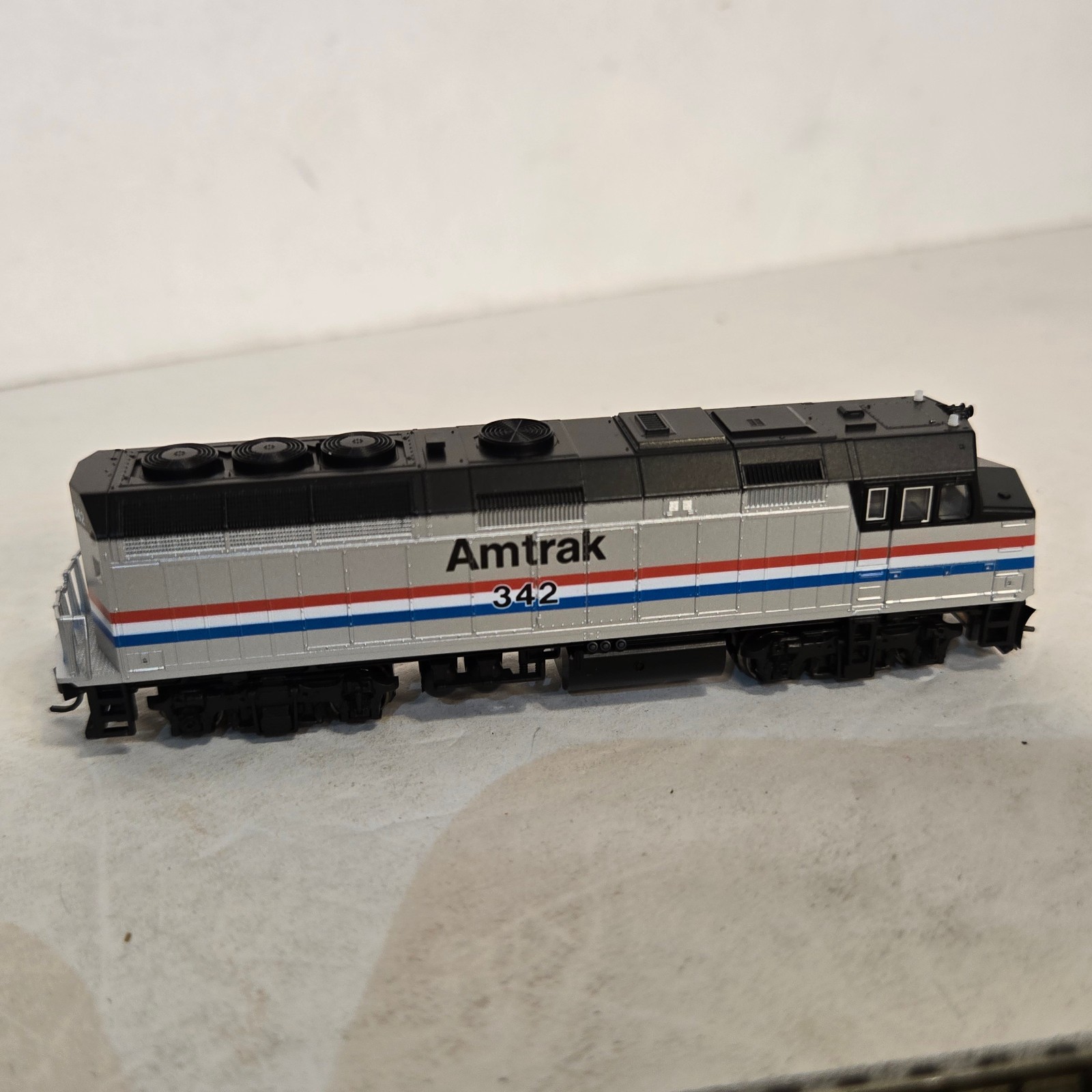 Kato 176-6101 Amtrak N EMD F40PH Locomotive. Runs. Japan.