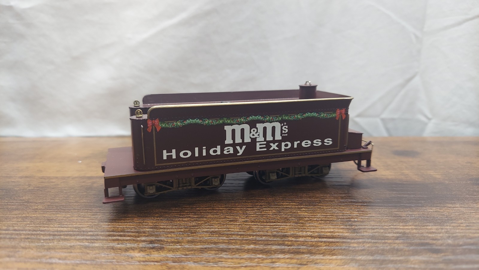 On30 Hawthorne Village Bachmann M&M Holiday Express 2-6-0 Engine