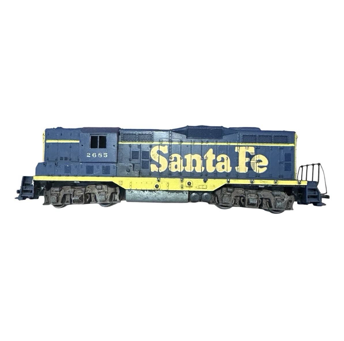 Santa Fe HO Diesel Locomotive 2685 Yellow Black Model Train – Buy 3 Get 2 Free