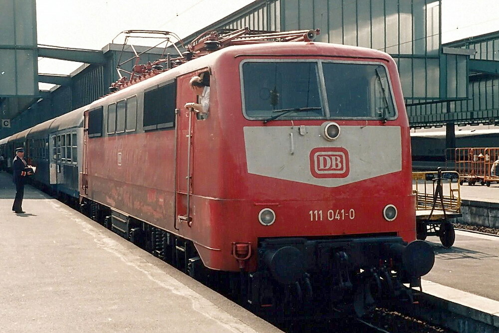 Roco DC HO 1:87 Deutsche Bundesbahn BR 111 “ORIENTROT” ELECTRIC LOCOMOTIVE MIB!