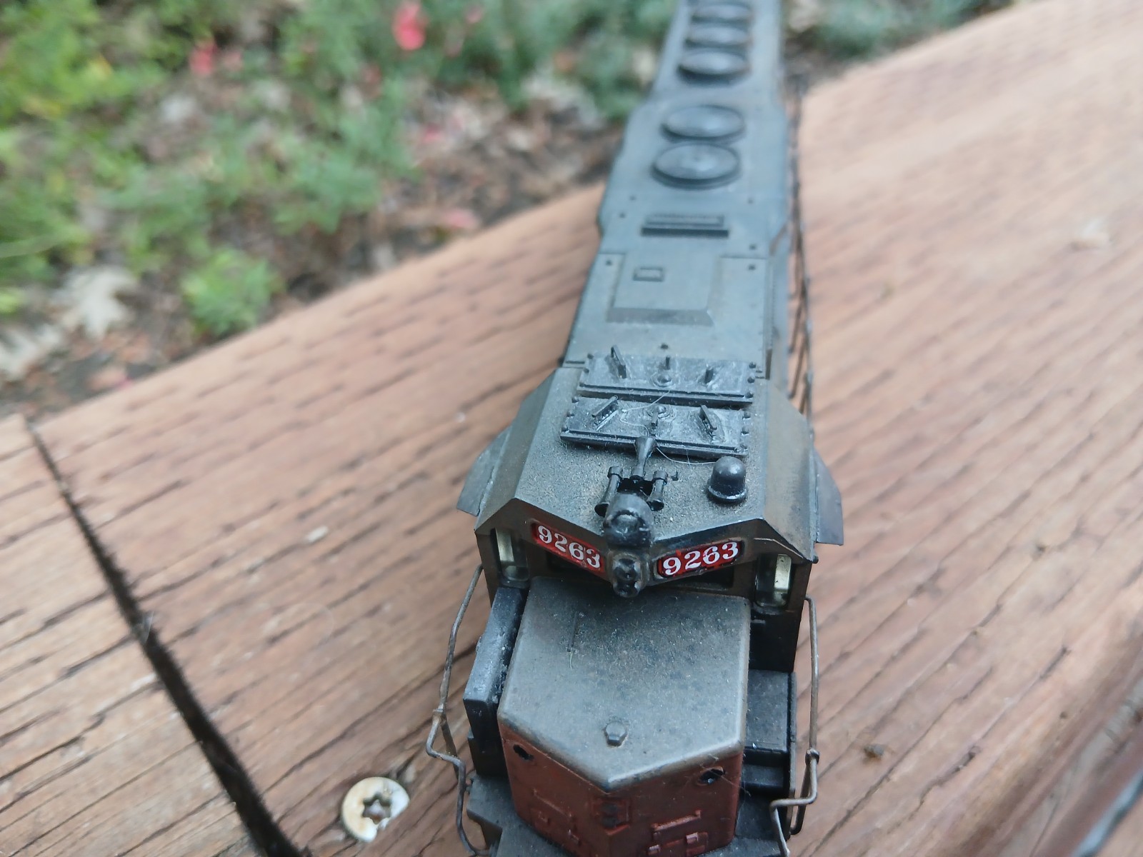 Athearn HO Scale Southern Pacific SDP40 dummy locomotive does not run detailed