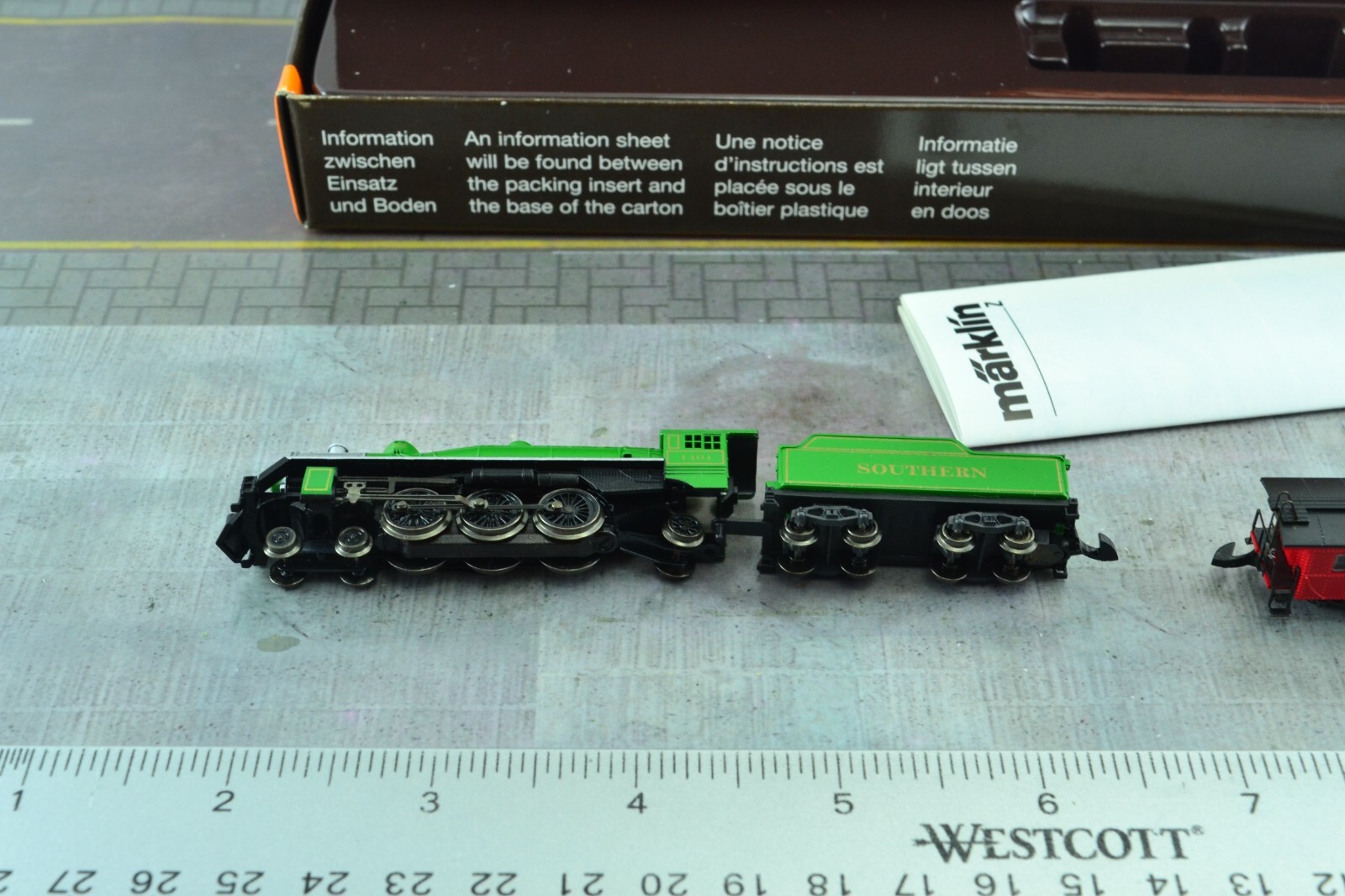Marklin 88811 4-6-2 Southern Railroad Steam Locomotive w/ Caboose Z Scale