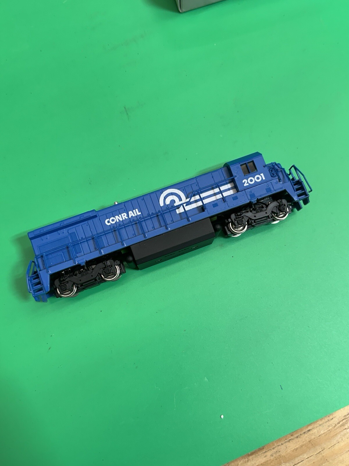 HO SCALE SPECTRUM 85014 DASH 8-4 CONDUCTOR IN BOX