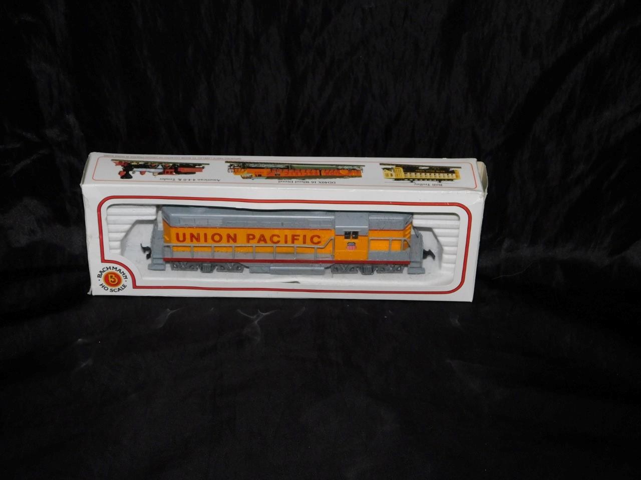 Bachmann HO Scale Union Pacific Diesel Locomotive GP18 Model Railroad Train