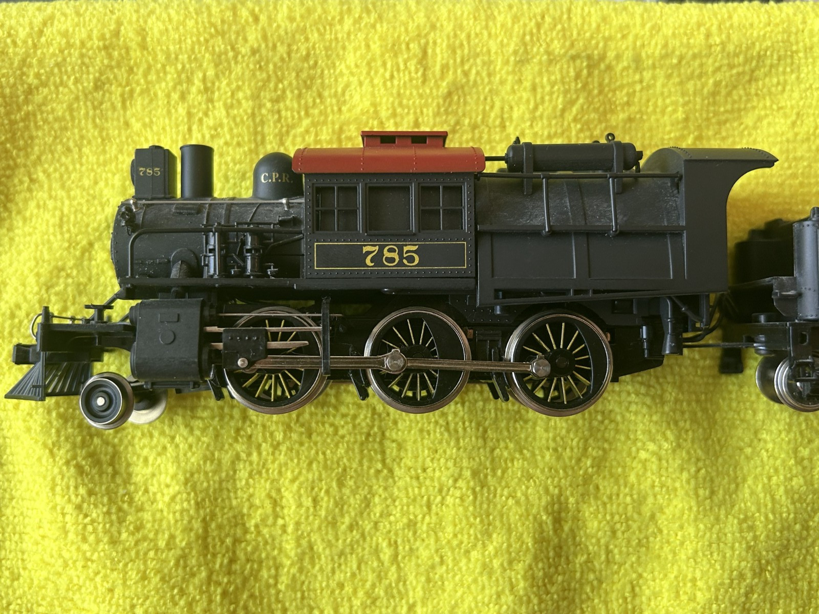 Mehano HO Canadian Pacific 2-6-0 Mogul Steam Locomotive w/ Tender Light – VIDEO