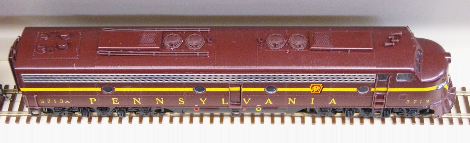 Proro 2000 HO Pair of EMD E8/E9 PRR Pennsylvania #5713 and #5797, DCC, No Sound