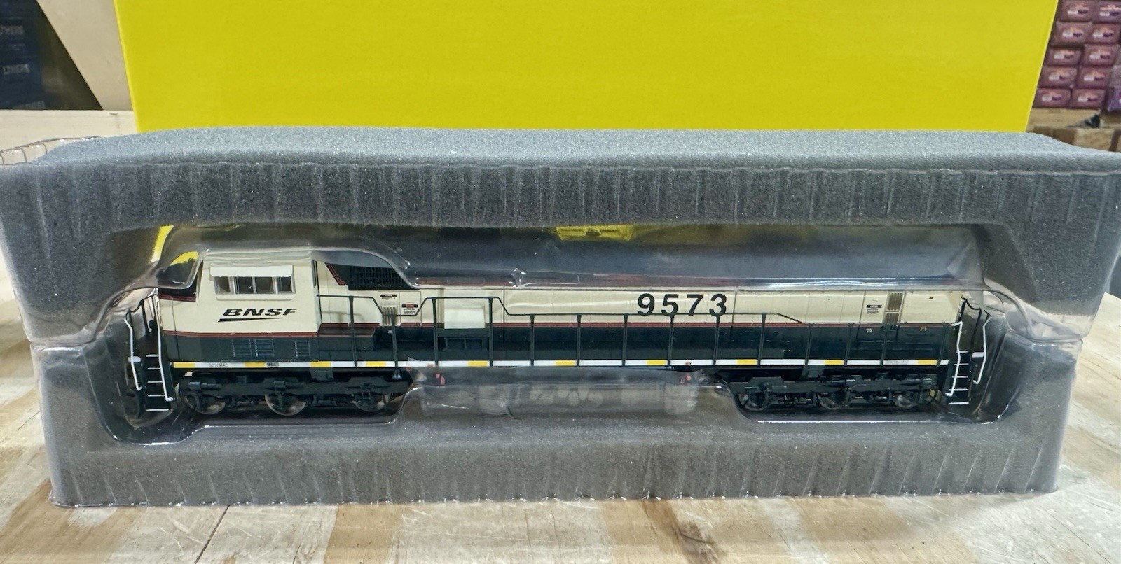 Athearn HO Genesis G64744 BNSF Executive Patch SD70MAC RD #9573 DCC Ready! New