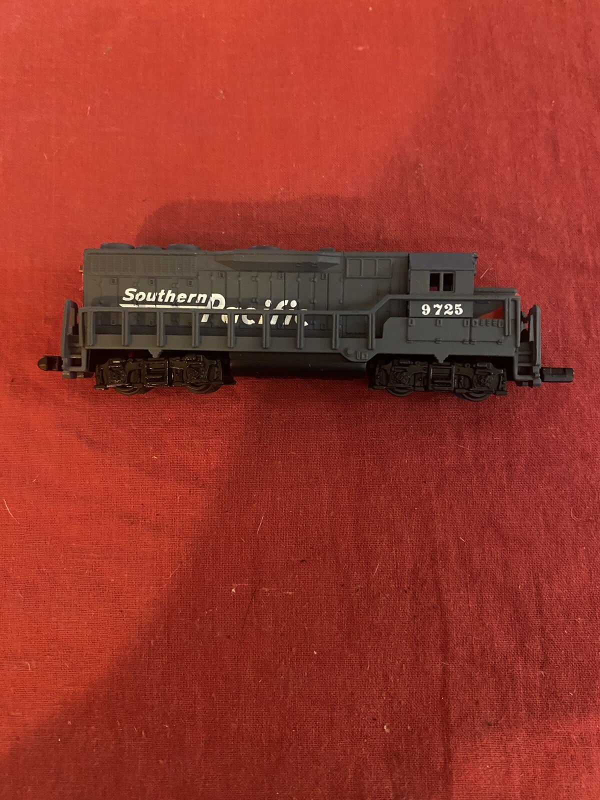 SOUTHERN PACIFIC N SCALE LOCOMOTIVE 9725 HIGH SPEED METAL PRODUCTS USED UNTESTED