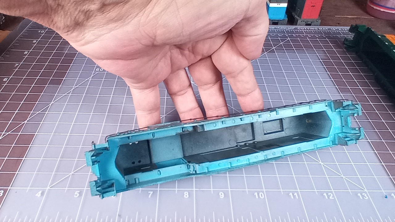 modified HO SHELL Rail Line NETG 211 blue GP9, railings inserts both ends BCK