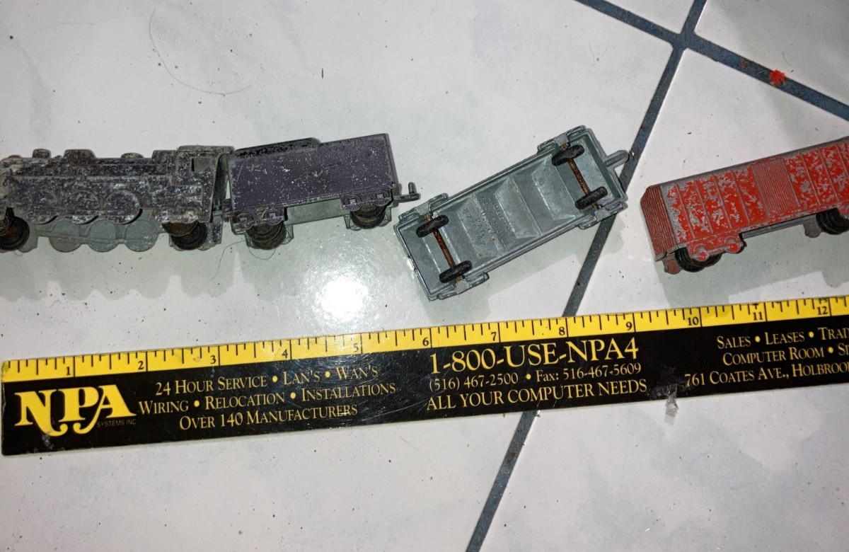 VINTAGE METAL TRAIN BLACK COAL BOX LOCOMOTIVE ENGINE DIECAST DIE CAST MIDGETOY