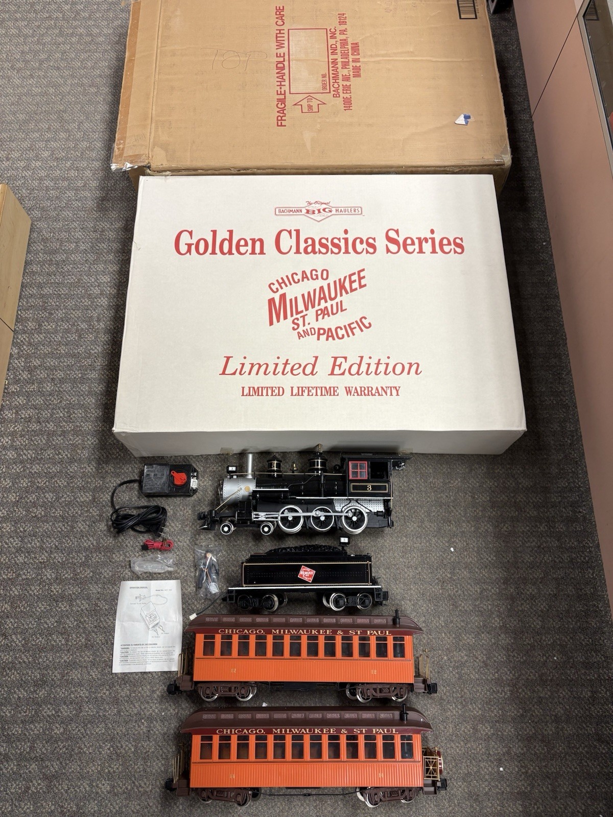 + Bachmann G Scale Golden Classic Chicago Milwaukee Locomotive Passenger Set
