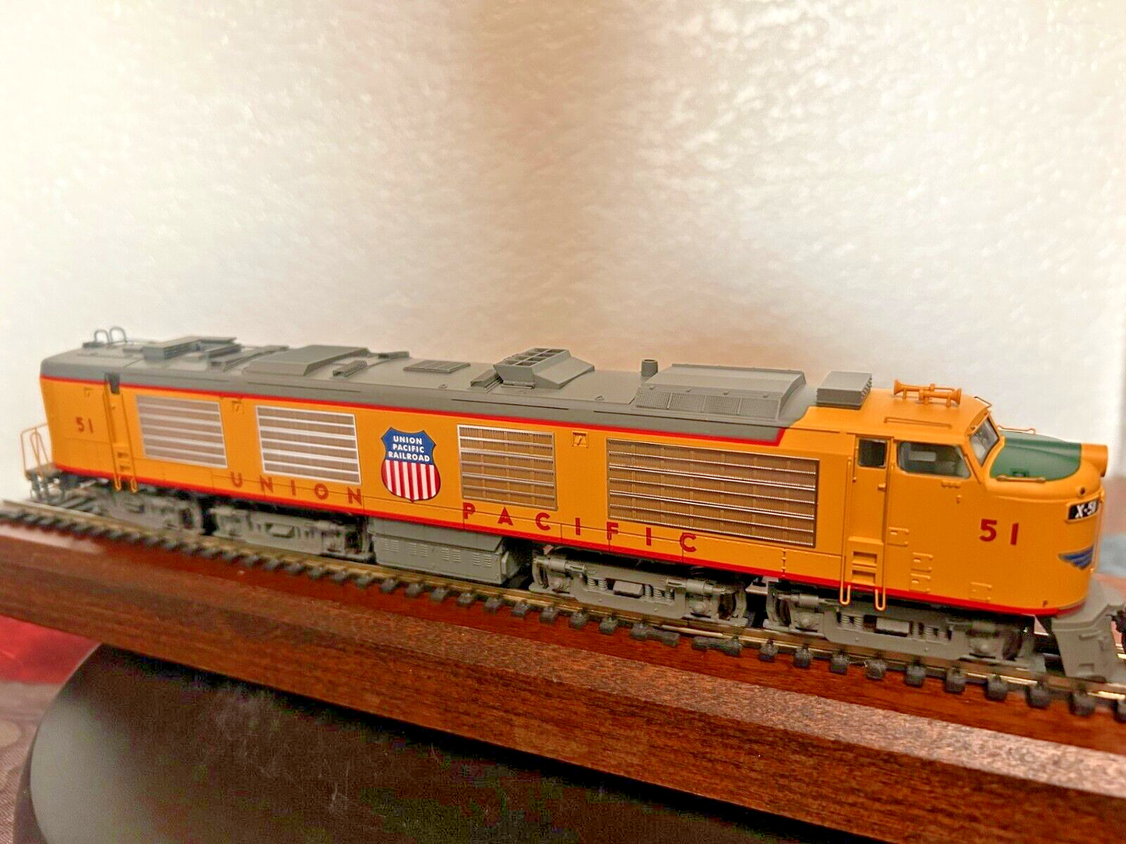 UNION PACIFIC – GAS TURBINE #51 LOCO – DC/DCC plug HO Scale – NEW RTR OOP