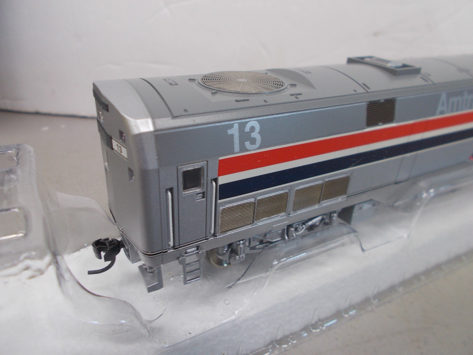 ATHEARN # 91573 ~ AMTRAK P-42 LOCOMOTIVE # 13~DCC PLUG ~HO SCALE