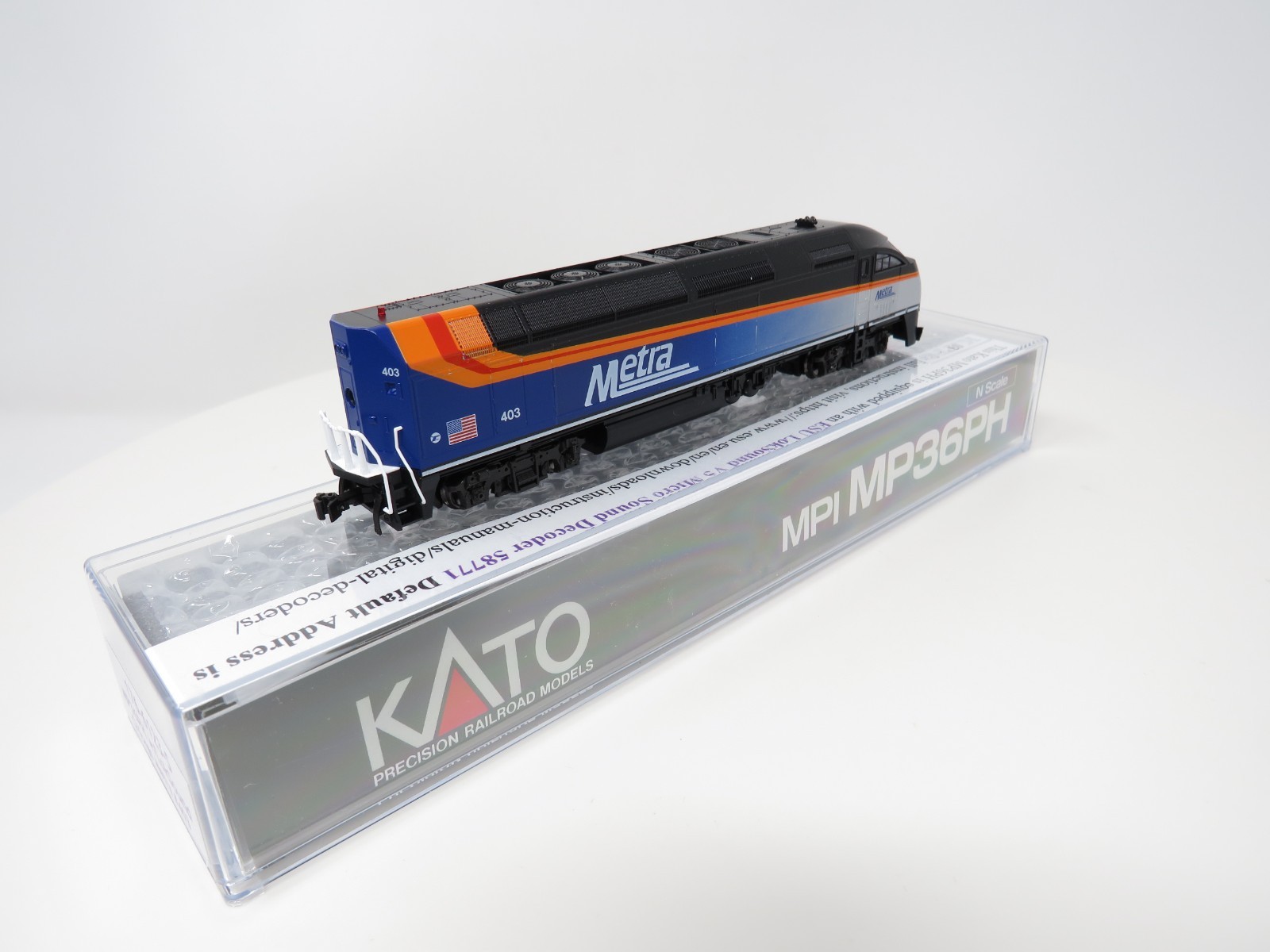 Kato N 176-6123-S Chicago Metra MP36PH Diesel Locomotive DCC Sound ESU LokSound