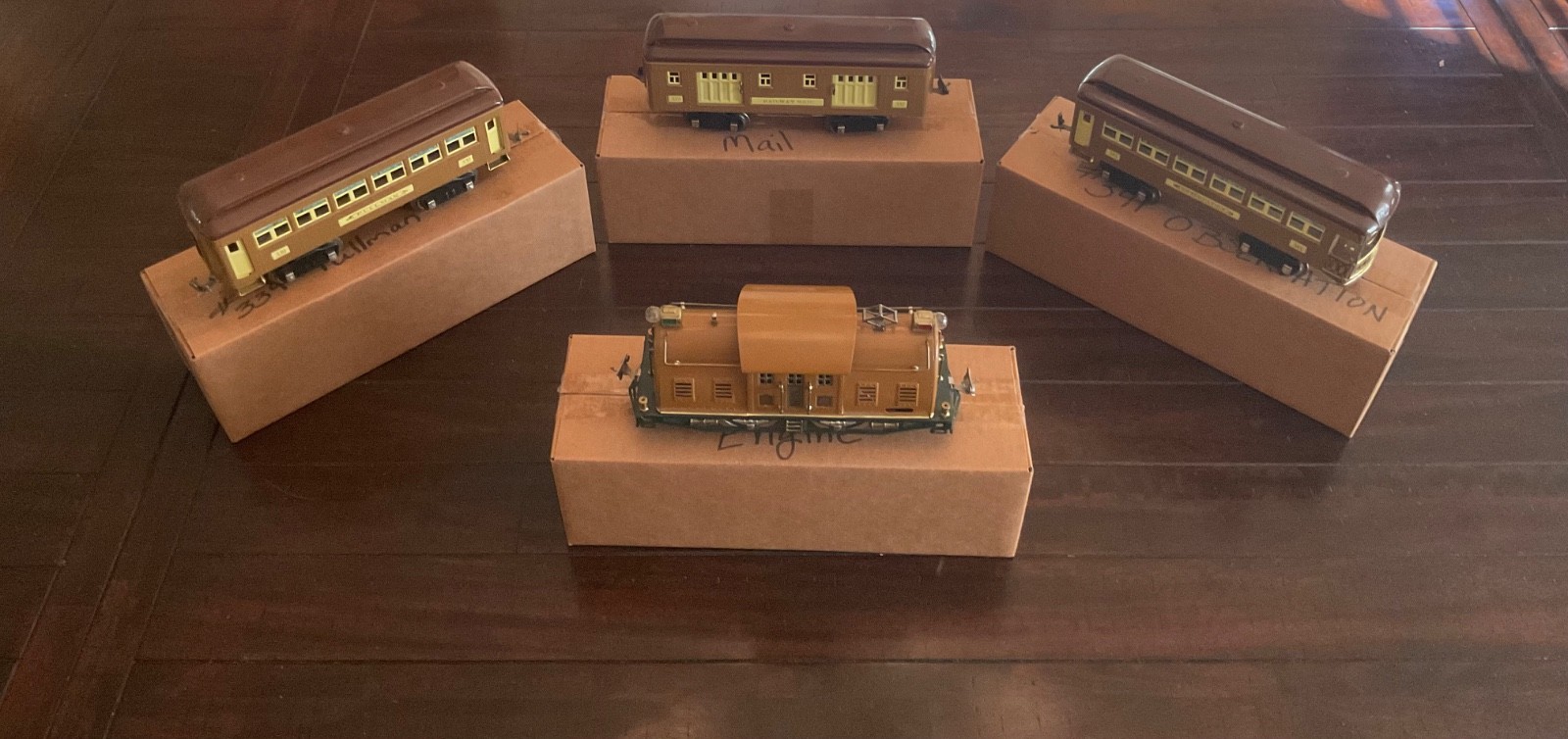 LIONEL PREWAR STANDARD GAUGE TRAIN SET W/ 10E LOCOMOTIVE & 339, 332, 341 CARS