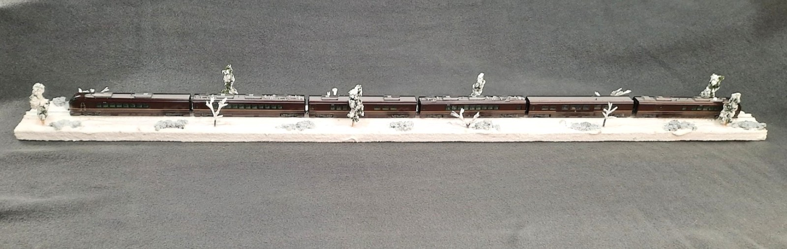 N SCALE 36″ DISPLAY DIORAMA -“WINTER SNOW SCENE” – FOR ANY N SCALE TRAINS