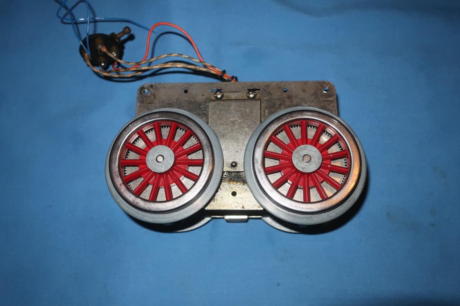 Lionel Standard Gauge Super Motor with Manual Reverse Unit. Runs