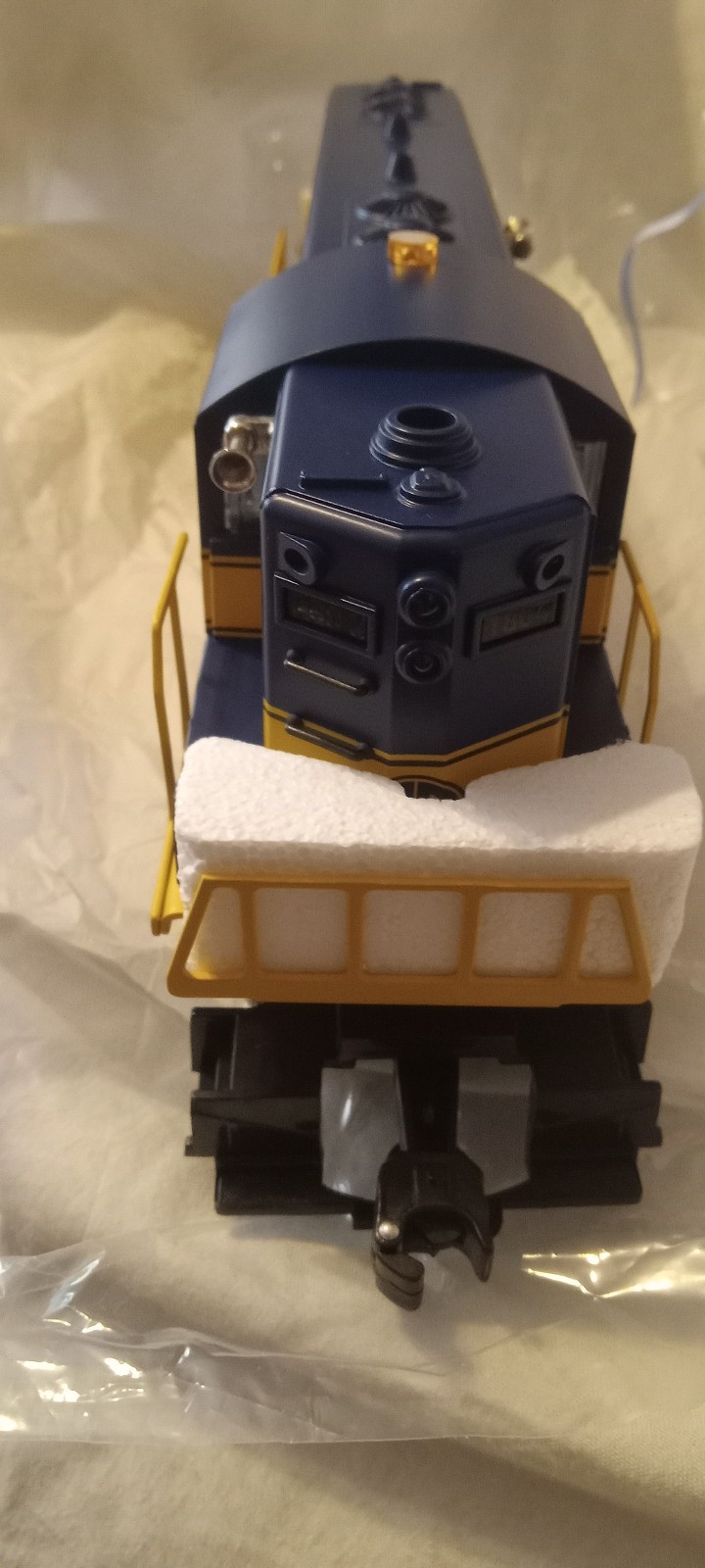 Lionel 6-28839 O Gauge Alaska GP-7 Diesel Locomotive NIB strobe light. sounds