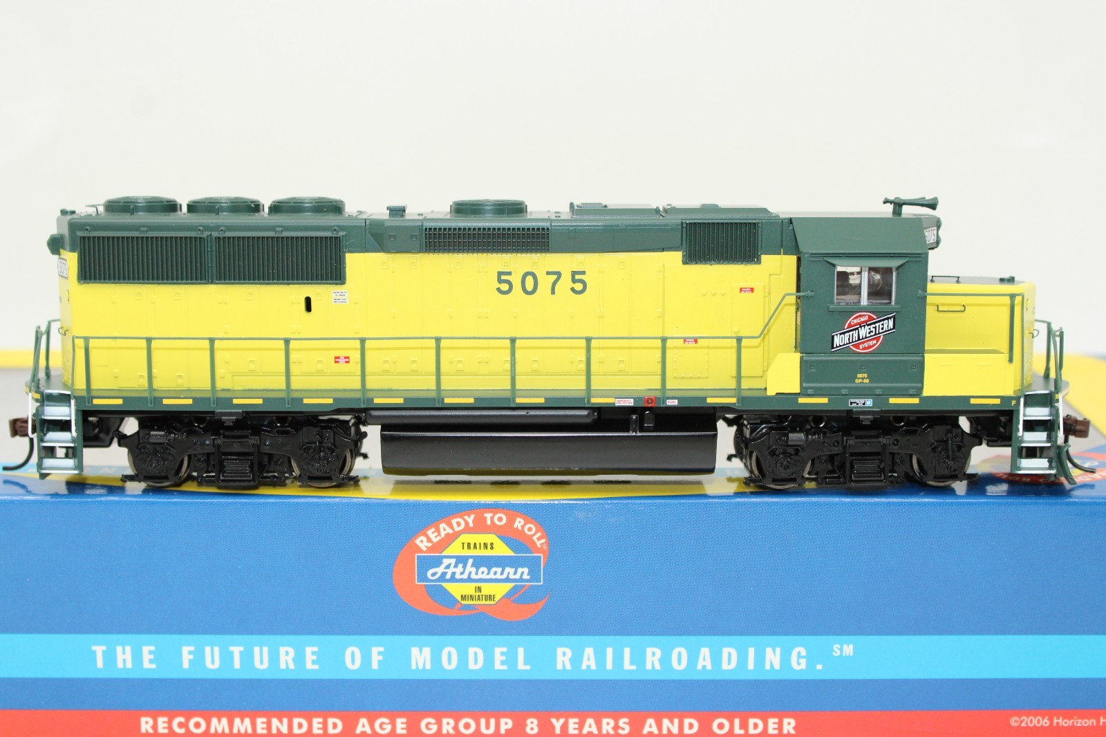 Athearn HO Scale C&NW Chicago North Western EMD GP50 Diesel Locomotive #5075