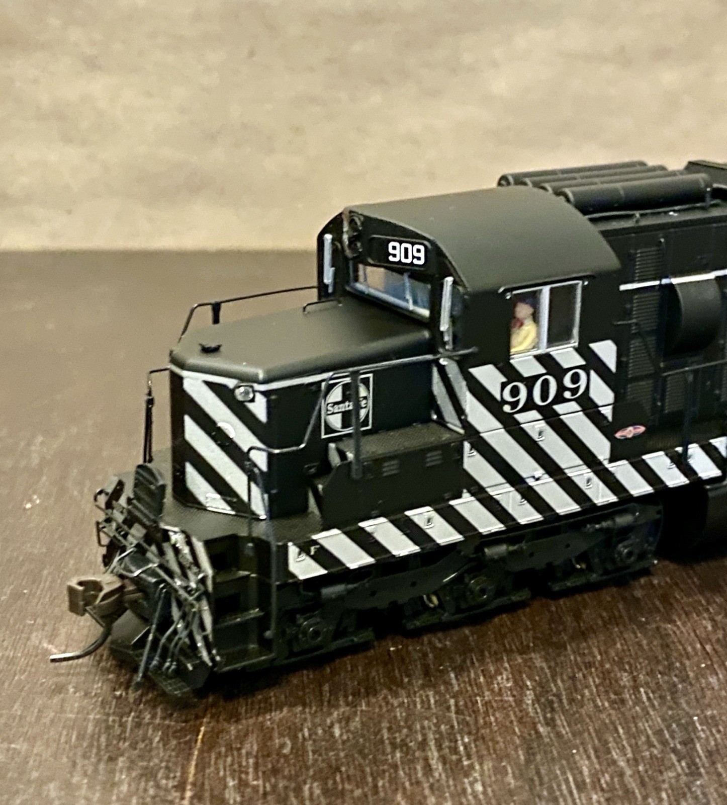 HO Atlas Gold 7581 Santa Fe EMD SD24 small letters 909 DCC QSI Sound ATSF SF