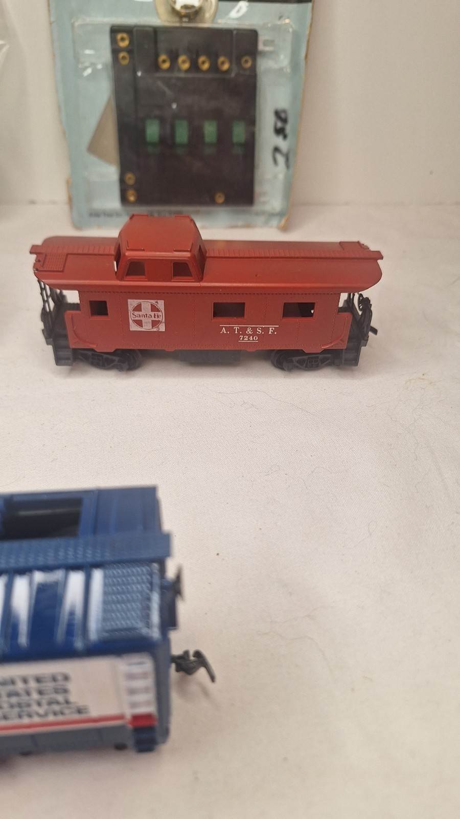 Toy Train Lot USPS Car Swift Car And Santa Fe Car Atlas Selectors And Line Poles