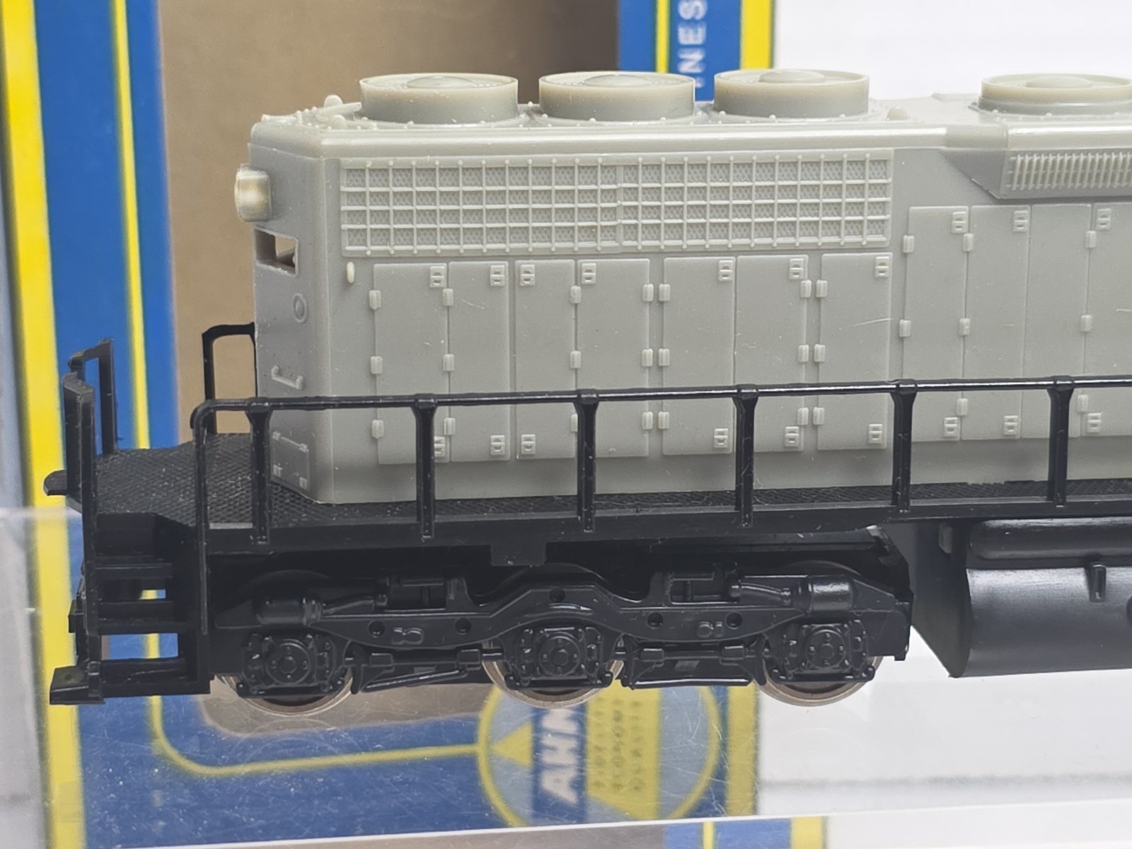 AHM HO Scale 5030-07 Undecorated EMD SD-40 W/ Flywheel Runs Read Desc. LNIB