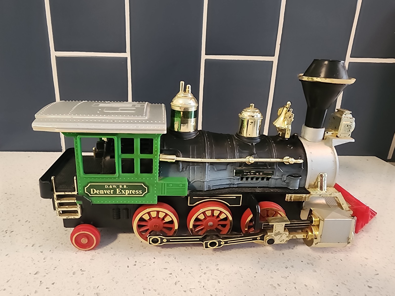 1981 Denver Express Train Engine New Bright D&W R.R. Toy Locomotive. Working.