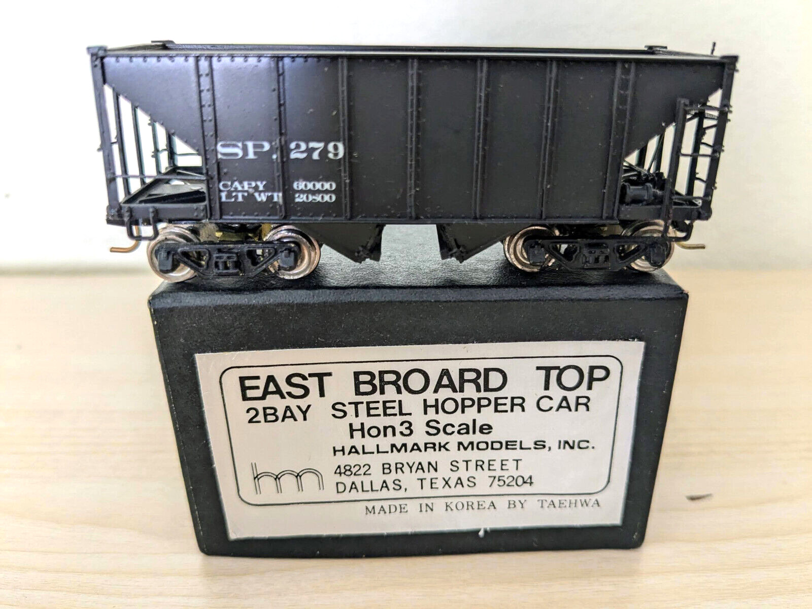 HALLMARK BRASS EAST BOARD TOP 2-BAY STEEL HOPPER CAR HOn3 **CUSTOM-PAINT **NICE!